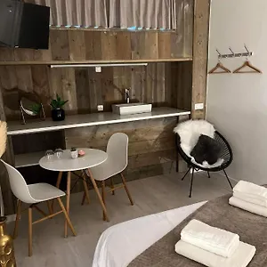 Ruime Luxe In Centrum Met Badkamer! Bed and breakfast